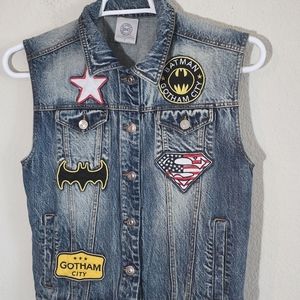 Dc comics denim vest medium bat man superman.       Bin 15